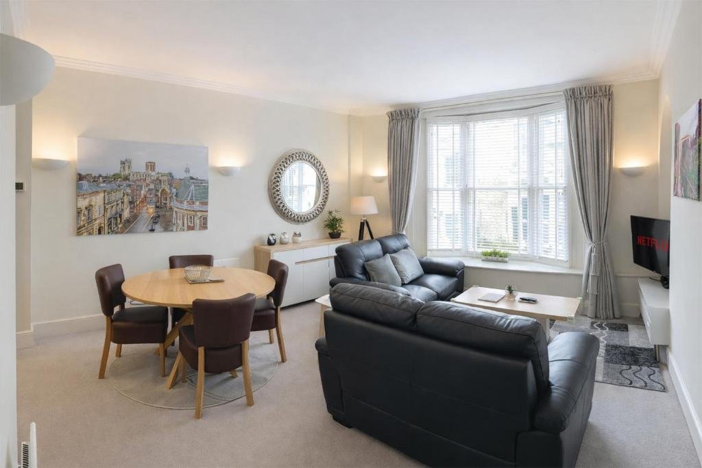 Hunter House Holiday Apartment - York - 400m from Jorvik Centre
