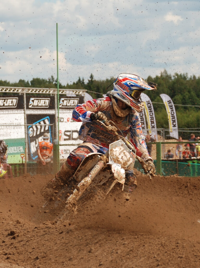 Yorkshire rider at FIM Motocross