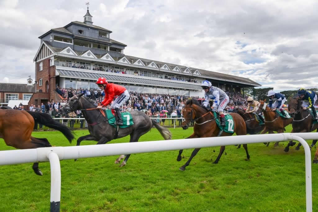 Who’s Sponsoring the 2025 Thirsk Hunt Cup? Ladbrokes Joins the Race!