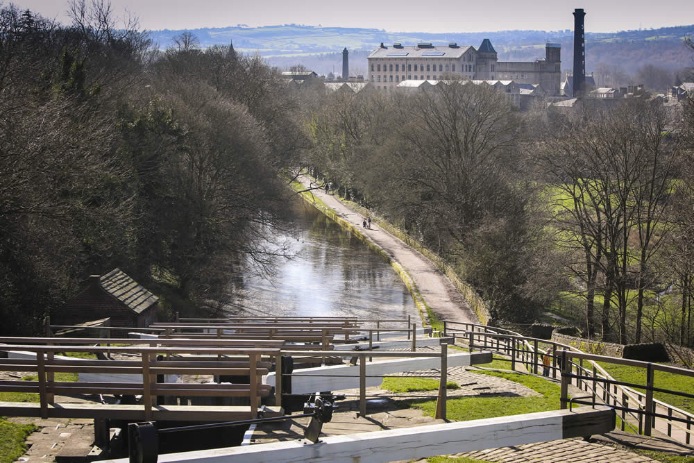 Walk: Saltaire to Bingley along the Leeds Liverpool Canal