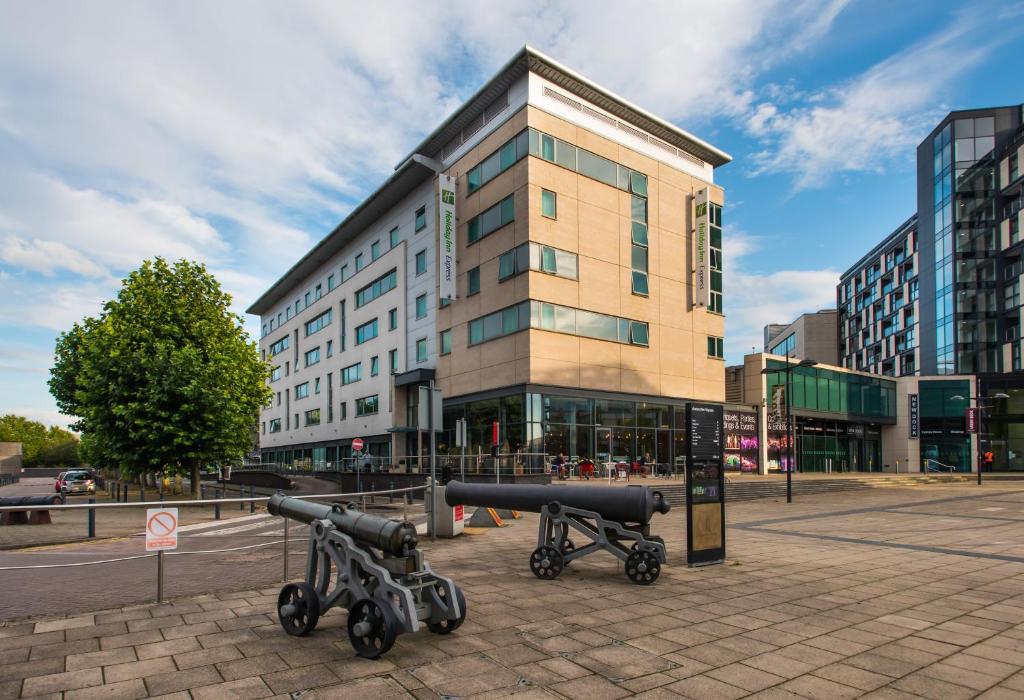 Holiday Inn Express Leeds City Centre - Armouries, an IHG Hotel