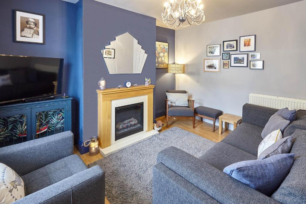 Host & Stay - May House