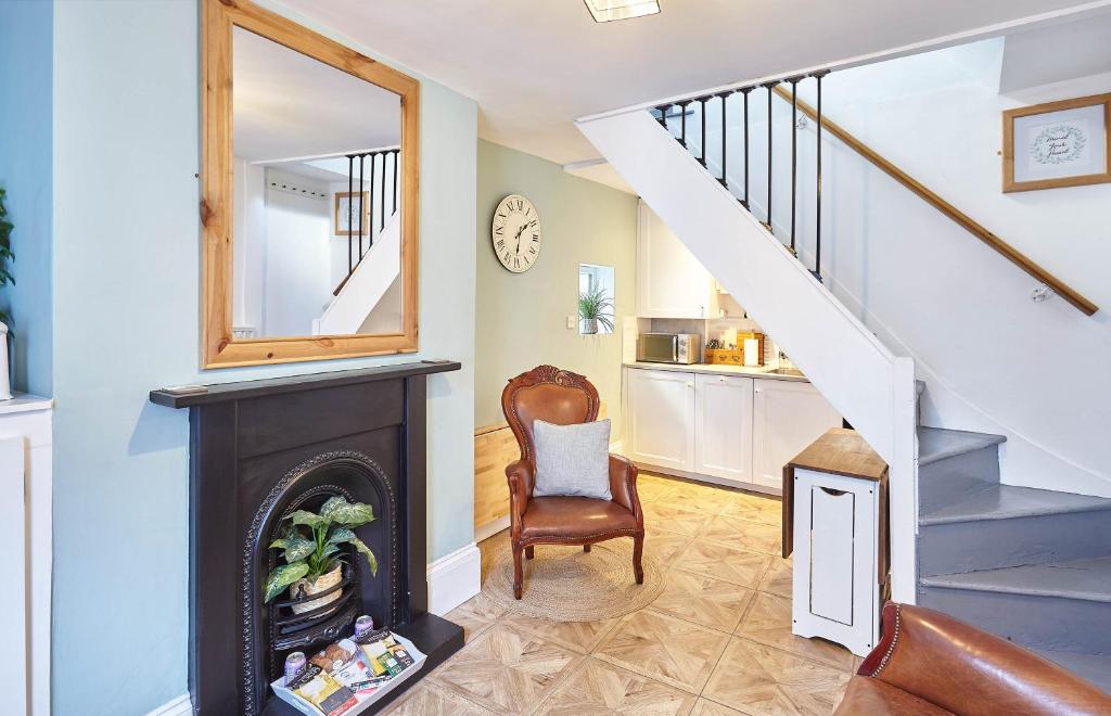 Host & Stay - Albion Cottage