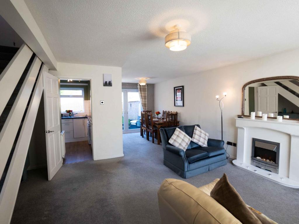 Pass the Keys newly renovated cosy 3 bedroom house free parking