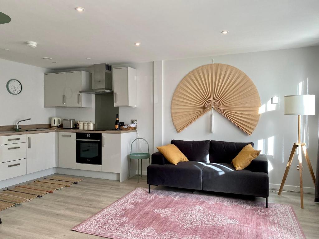 Central (yet tranquil), brand new 2-bed + free parking