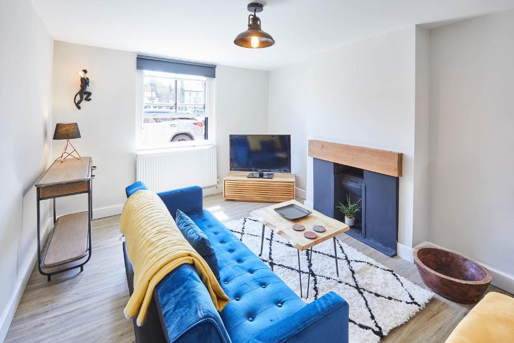 Host & Stay - 2 College Square