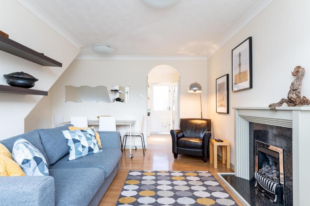 Pass the Keys Spacious Townhouse with 900Mbps Internet Parking