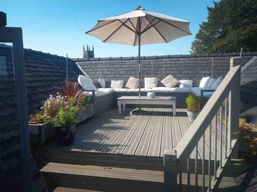 Luxury 3 bedroom penthouse w massive roof terrace