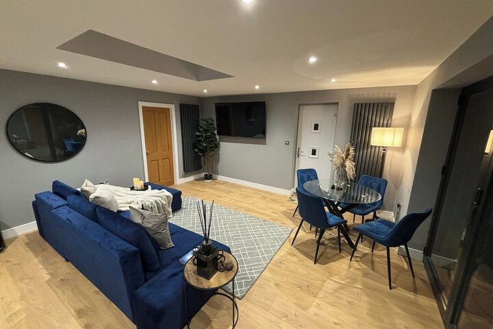 Sheffield-apartment-sleeps4-parking-hottub