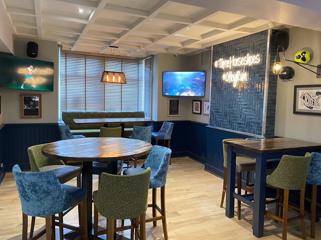 Three Horseshoes - Sports & Music Bar