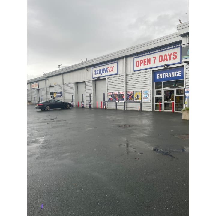 Screwfix Huddersfield - Leeds Road Trade Park