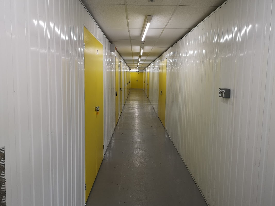 Armadillo Self Storage Hull