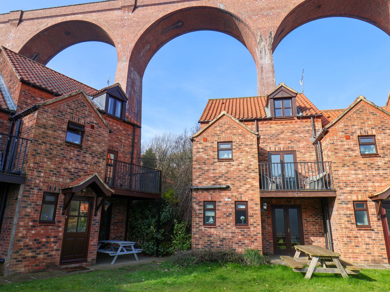 No.18 Riverside Walk (Kingfisher)