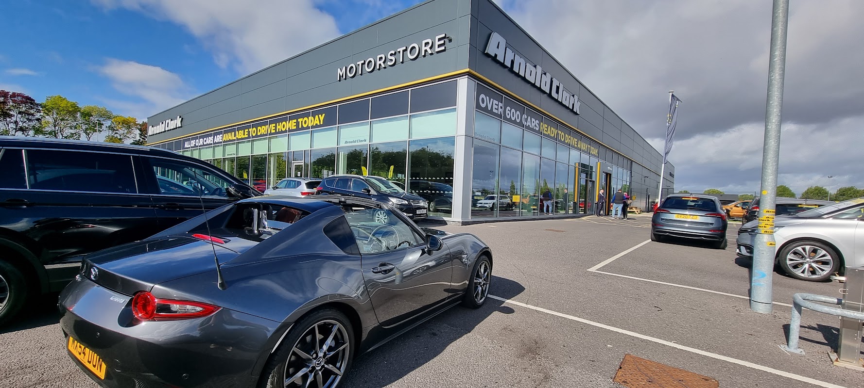 Arnold Clark Wakefield Motorstore / Vanstore