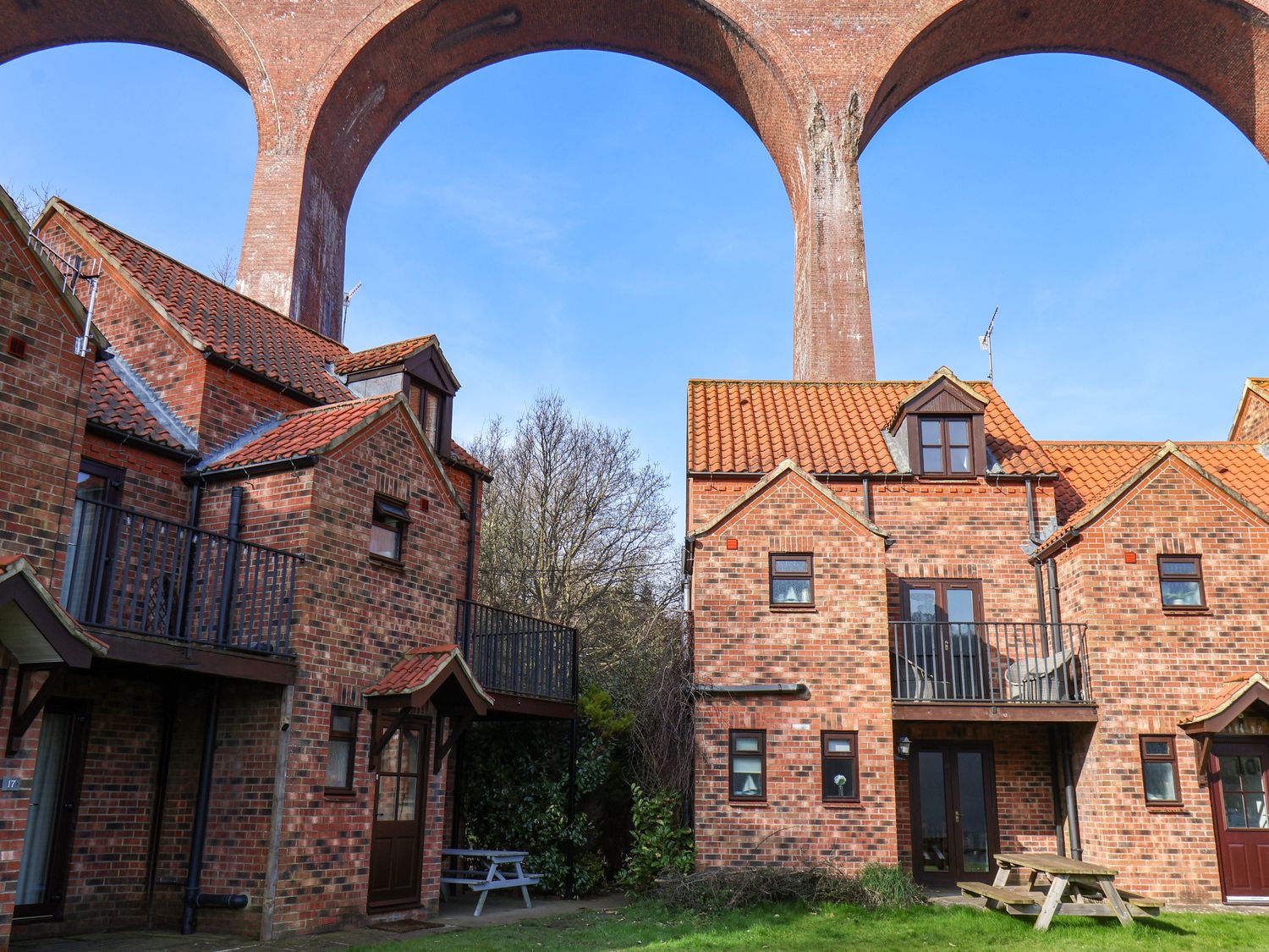 No.15 Riverside Walk (Mallard)