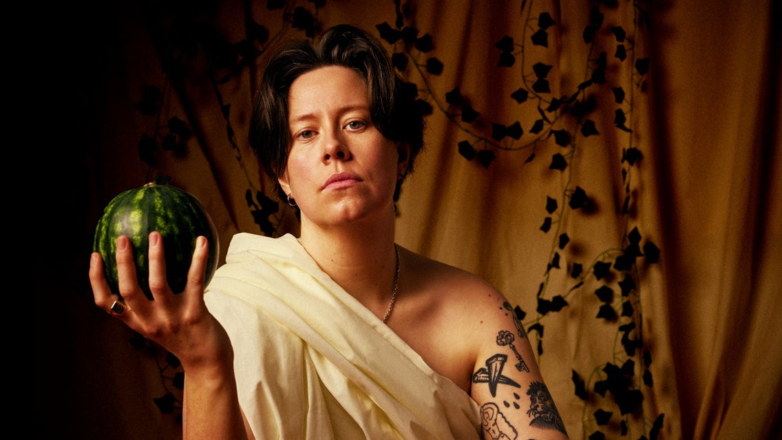 Chloe Petts: Big Naturals